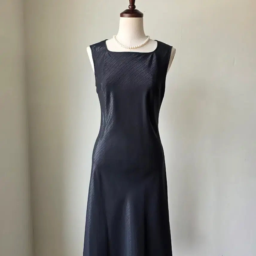 [BUNJANG] Black Square Neck Sleeveless Dress / 세일) 블랙 스퀘어넥 민소매 원피스