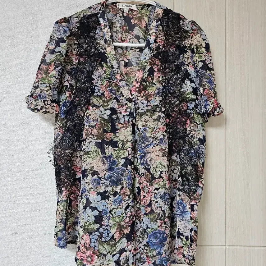 [BUNJANG] Women's Floral Blouse with Lace Detail / 여성 플라워 블라우스