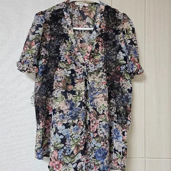 [BUNJANG] Women's Floral Blouse with Lace Detail / 여성 플라워 블라우스