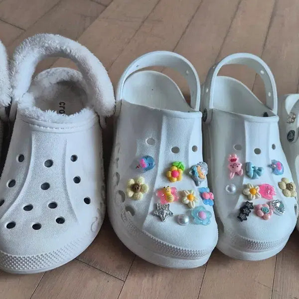 [BUNJANG] Crocs Clog/Sandal Set with Jibbitz - White (3-Piece) / 크록스 뮬/샌들 지비츠 포함 화이트3종