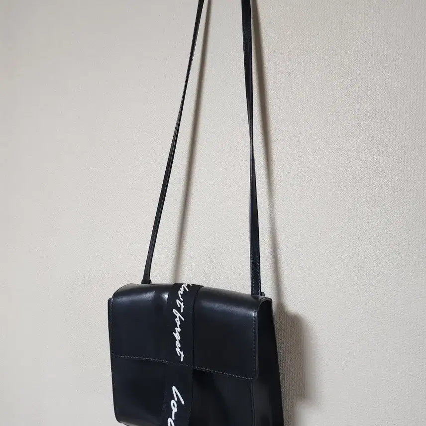 [BUNJANG] Kuani Mini Crossbody Shoulder Bag / 콰니 크로스백 미니 숄더백