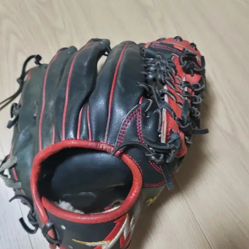 [BUNJANG] Altis Infielder Glove & Myung Sung Outfielder Glove Bundle / 내야 외야글러브 두점 일괄 판매