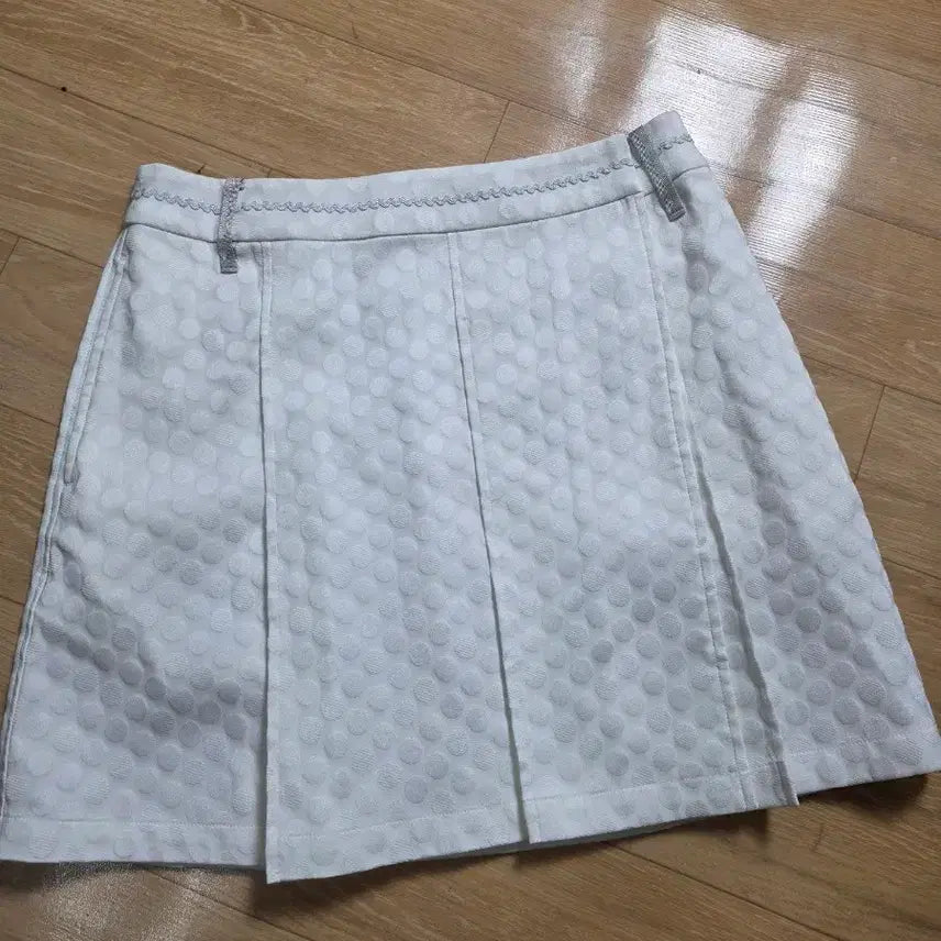 [BUNJANG] Saint Andrew's White Dot Pattern Women's Skirt (S) / 세인트앤드류스화이트 도트 패턴 여성 S 스커트. (미사용)