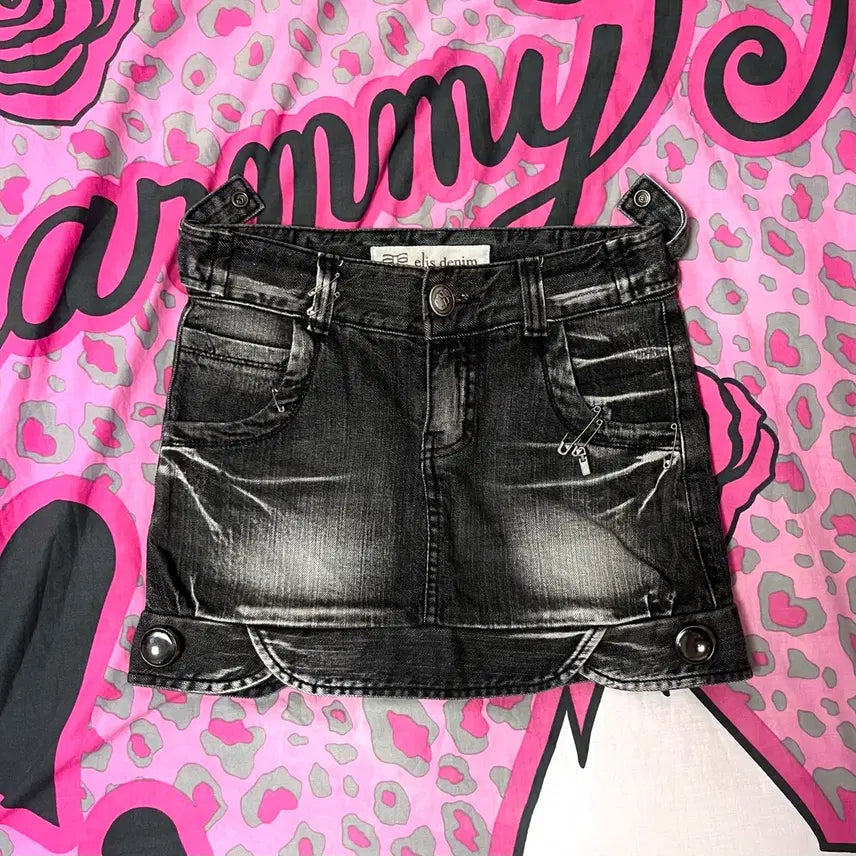 [BUNJANG] Y2K Punk Skull Button Point Wash Black Denim Skirt / Y2K 펑크 오네갸루 스컬 버튼 핀 포인트 워싱 흑청 데님 스커트 빈티지 나나NANA