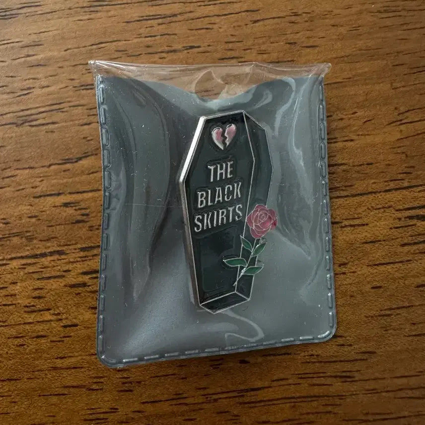 [BUNJANG] The Black Skirts Coffin Badge / 검정치마 관짝 뱃지