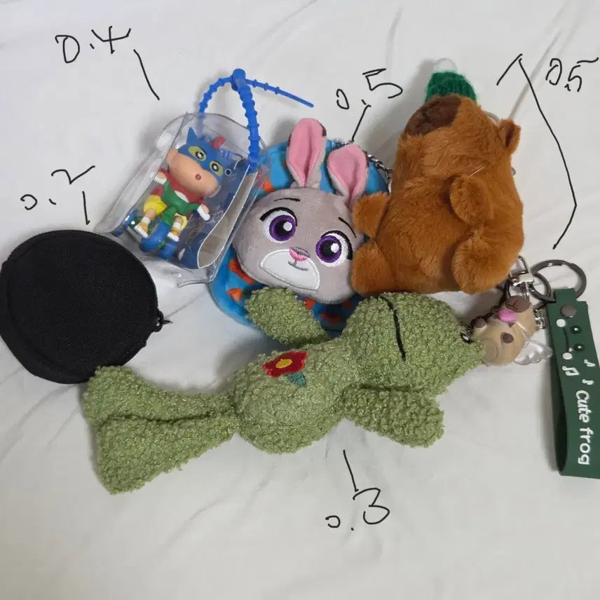 [BUNJANG] Assorted Keychains (Capybara, Judy, Shin-chan) / 카피바라/주디/짱구 키링등 여러가지 판매