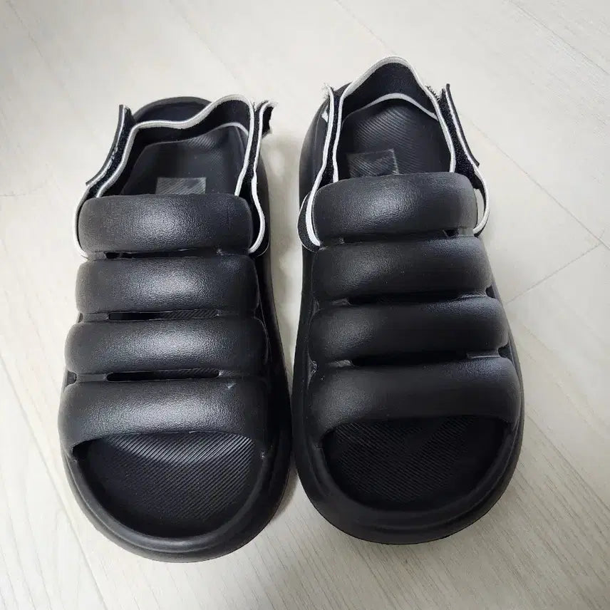 [BUNJANG] UGG Sandals / 어그샌들