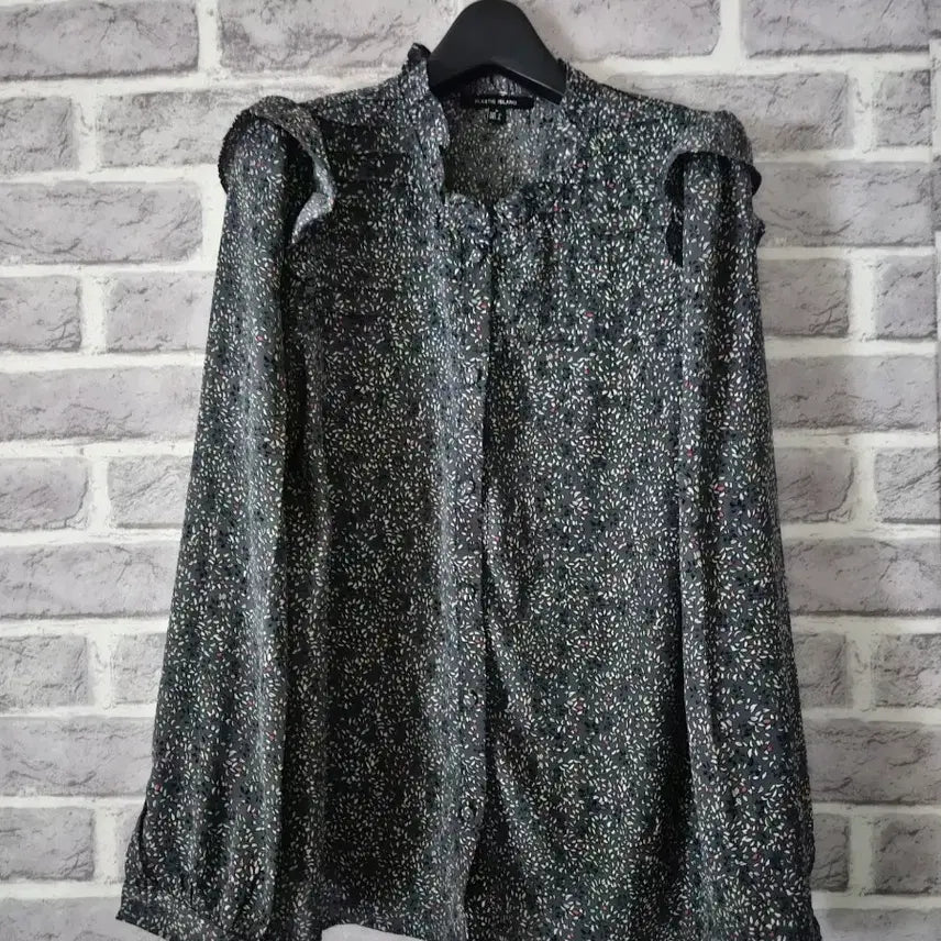 [BUNJANG] Plastic Island Grey Print Blouse - Size M / 플라스틱아일랜드 그레이 프린트 블라우스 M/알뜰한여우