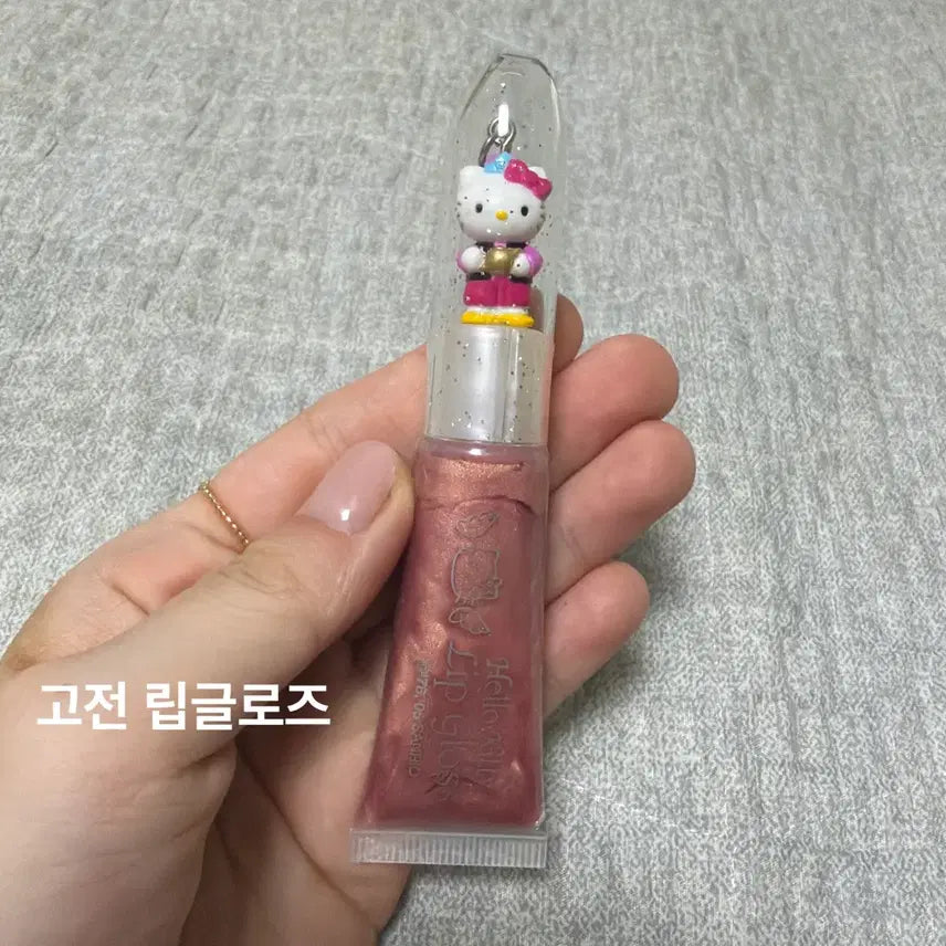 [BUNJANG] Vintage Hello Kitty Figure Lip Gloss Container / 고전 헬로키티 피규어 립글로즈(립글로즈는 못씀)