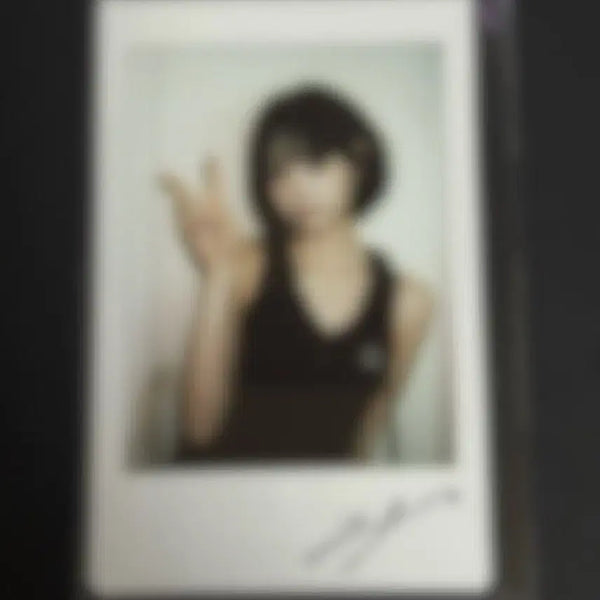 [BUNJANG] TripleS Lynn Signed Polaroid / 트리플에스 린 싸인 폴라로이드