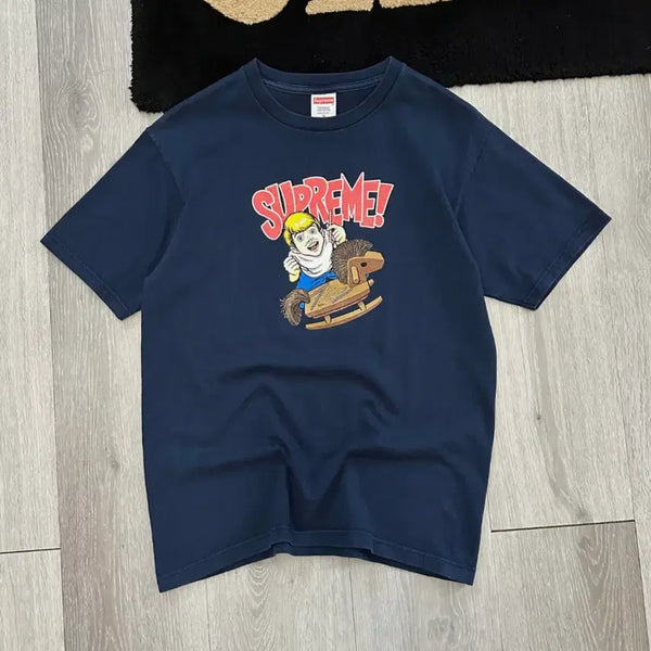 [BUNJANG] Supreme x Sean Cliver 'Rocking Horse' T-Shirt SS 2008 / Supreme x 숀 클라이버 2008 SS '락킹 홀스' 티셔츠