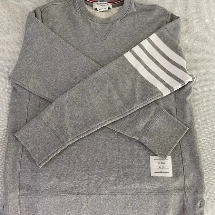 [BUNJANG] Thom Browne Diagonal Stripe Sweatshirt Grey Size 4 / 톰브라운 사선완장 맨투맨 그레이(회색) 4사이즈