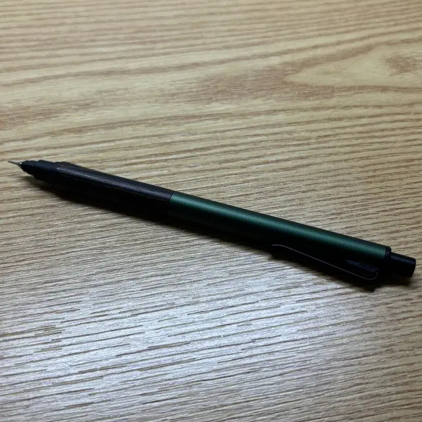[BUNJANG] Uni Kurutoga Wood Green Mechanical Pencil / 유니 쿠루토가 우드 그린 샤프