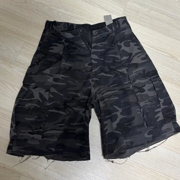 [BUNJANG] Undermycar Anti Fxxking Logo Play Big Cargo Rip Camo Shorts Camo Grey / 언더마이카 무.46 안티 Fxxking 로고 플레이 빅 카고 립 카모 쇼츠 카모 그레이