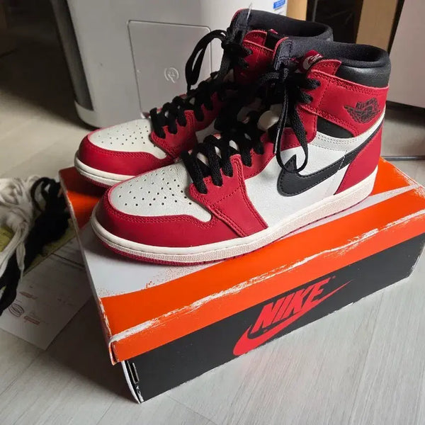[BUNJANG] Nike Air Jordan 1 Chicago Lost and Found Sneakers / 나이키 조던 1 시카고 2022 로스트 앤 파운드 275