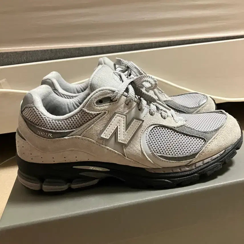 [BUNJANG] New Balance 2002R Grey Black JD Sports Exclusive / 뉴발란스 2002R 그레이 블랙 - JD 스포츠한정