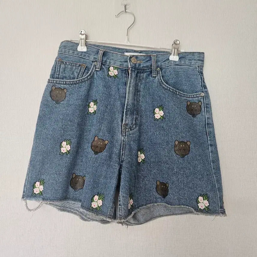 [BUNJANG] Denim Embroidered Bear & Flower Shorts / 데님 곰돌이 꽃 자수 숏팬츠