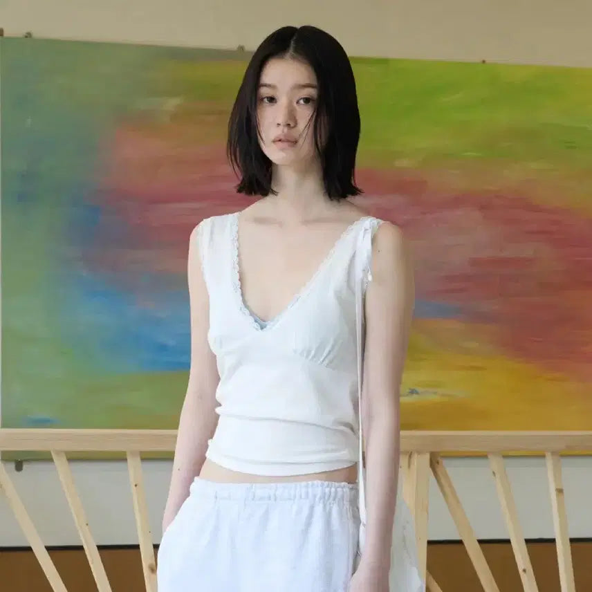 [BUNJANG] LOW CLASSIC Lace Deep V-Neck Sleeveless Top (Ivory, M) / 로우클래식 - 레이스 딥 브이넥 슬리브리스 (아이보리 M사이즈)