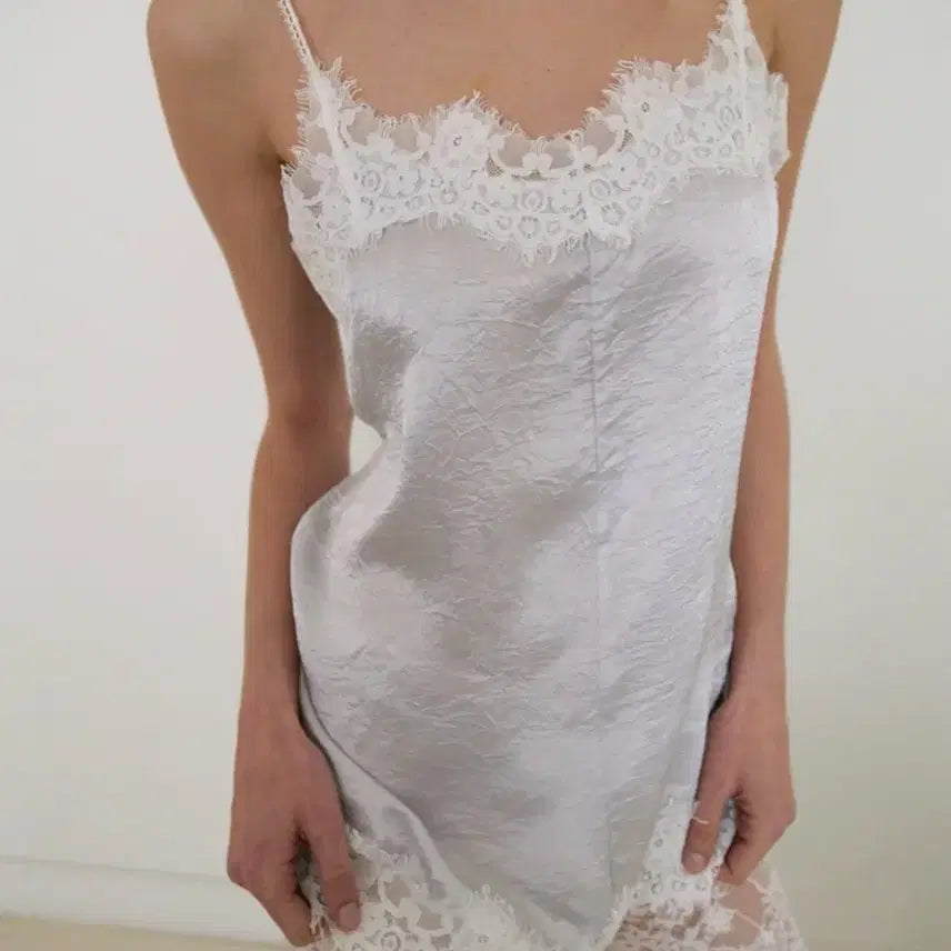 [BUNJANG] ELMOUNDWOMAN Little Satin Camisole Silver Grey / 엘무드우먼 리틀 새틴 캐미솔 실버그레이