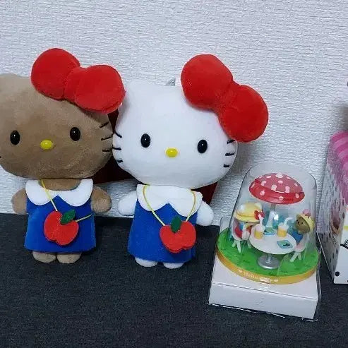 [BUNJANG] Hello Kitty Figure & Keyring Set / 키티피규어  &  키링2종