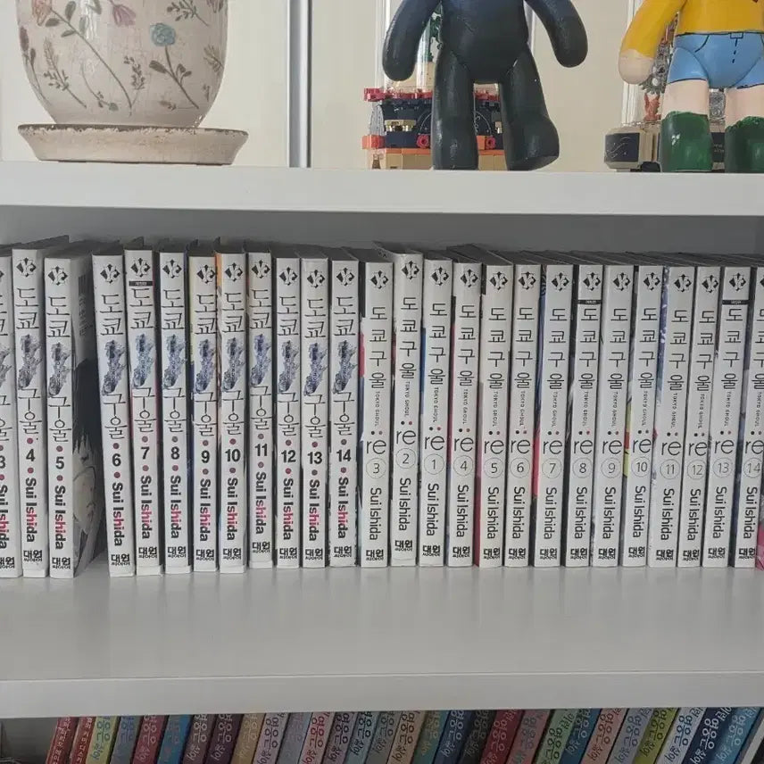 [BUNJANG] Tokyo Ghoul Manga Complete Set (Volumes 1-14, Tokyo Ghoul:re Volumes 1-16) / 도쿄구울만화책(1~14, Re 1~16)