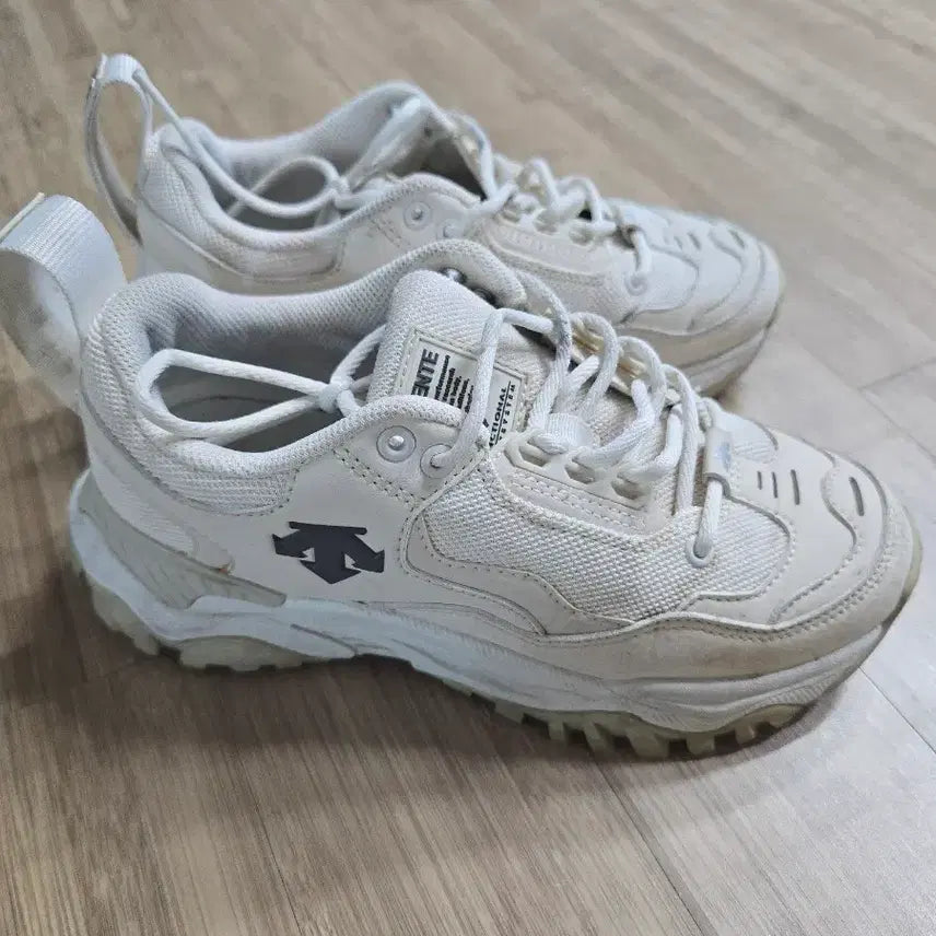 [BUNJANG] Descente White Sneakers / 데상트 운동화 화이트