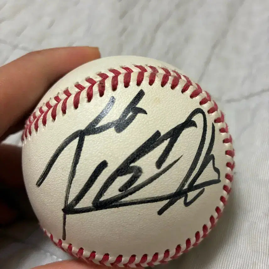 [BUNJANG] Kim Bum-seok Signed Baseball / 김범석 싸인볼 팝니다