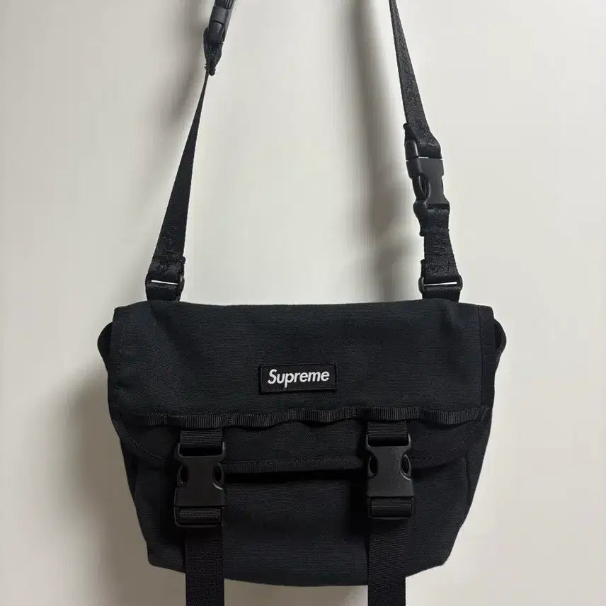[BUNJANG] Supreme Black Messenger Bag / 슈프림 블랙 메신저백