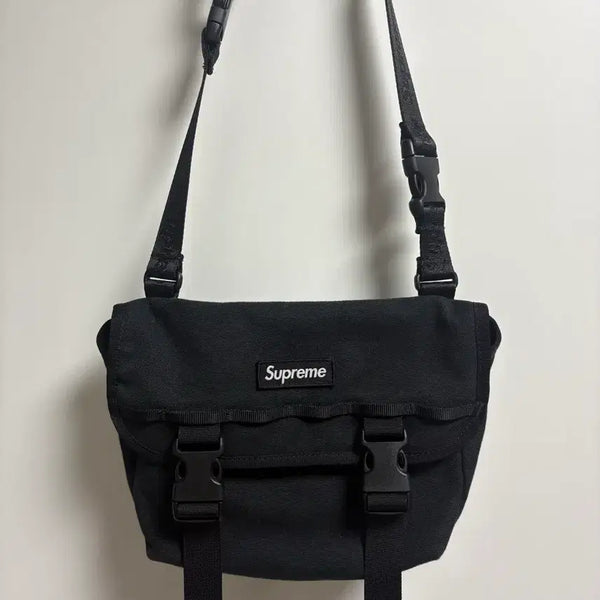 [BUNJANG] Supreme Black Messenger Bag / 슈프림 블랙 메신저백