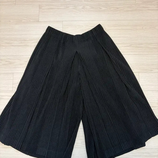 [BUNJANG] Homme Plissé Issey Miyake 24FW August Monthly Short Hakamaba Pants - Black / [3]24FW 옴므플리세 8월 먼슬리 숏 하카마-블랙
