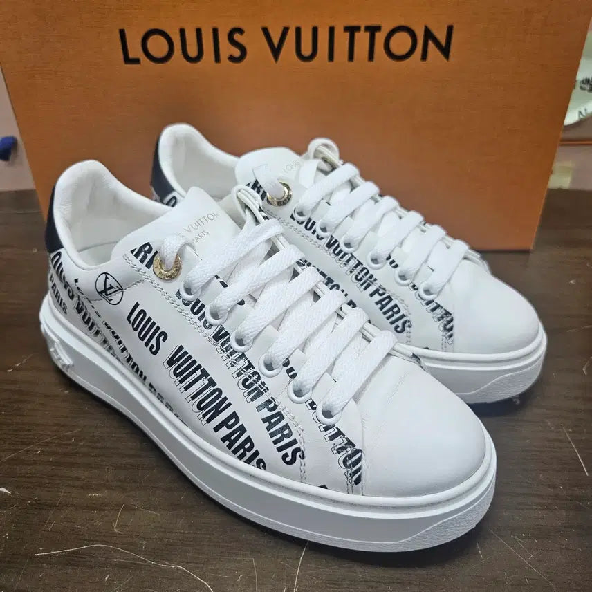 [BUNJANG] Louis Vuitton LV Initial Paris Logo Time Out Sneakers (Size 35/220) / 35(220) 루이비통 LV 이니셜 파리 로고 타임아웃 스니커즈
