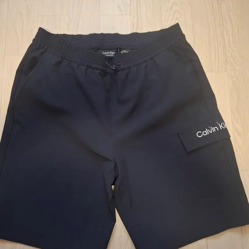 [BUNJANG] Calvin Klein Black Shorts / 캘빈클라인 반바지 블랙