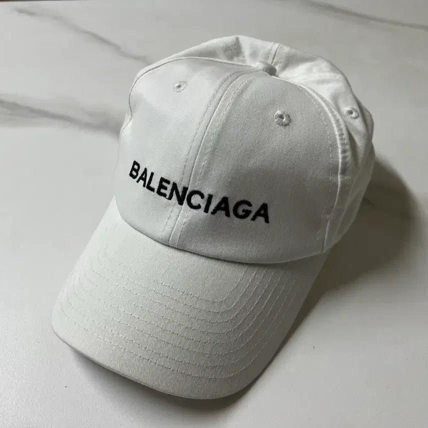 [BUNJANG] Balenciaga Embroidered Logo Classic Baseball Cap White / [정품] 발렌시아가 자수 로고 클래식 베이스볼 캡 화이트 / 하자 감안 가격 인하