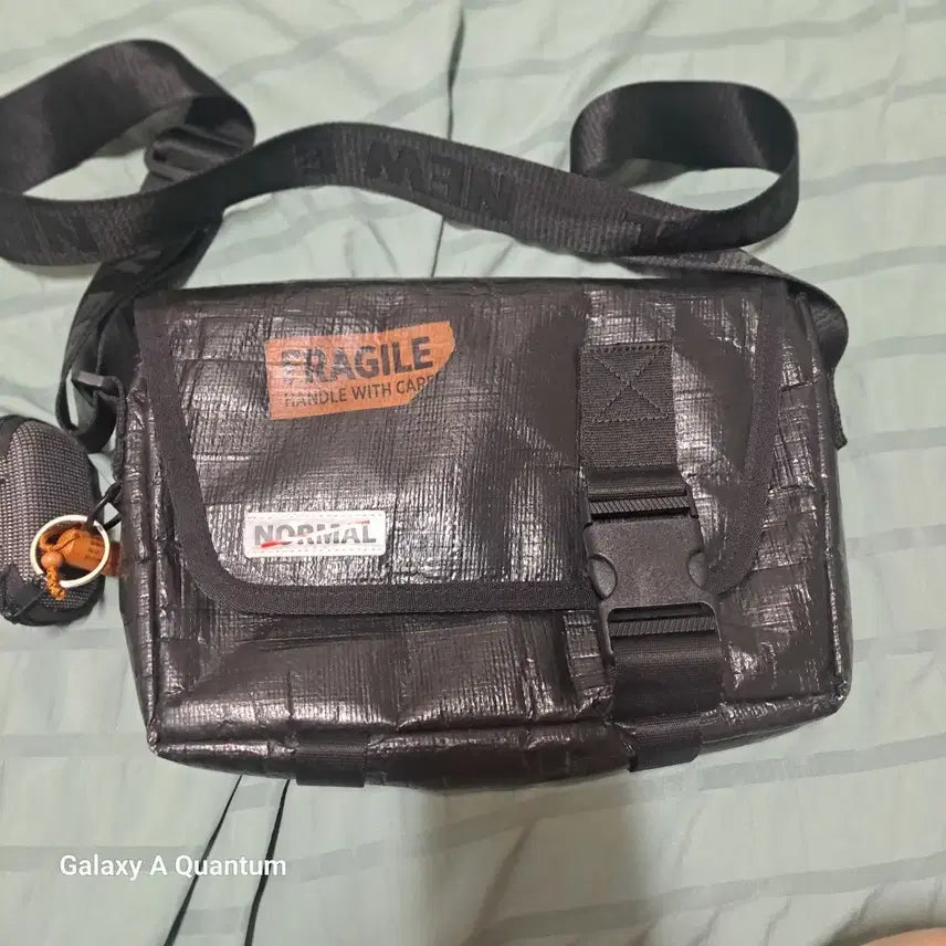 [BUNJANG] Lightweight Crossbody Sling Bag / 크로스백 슬링백
