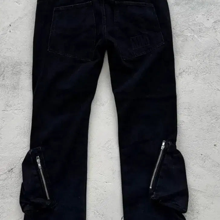 [BUNJANG] PLASTICPRODUT Black Denim Pants with Zipper Detail and Cargo Pockets / PLASTICPRODUT 데님팬츠