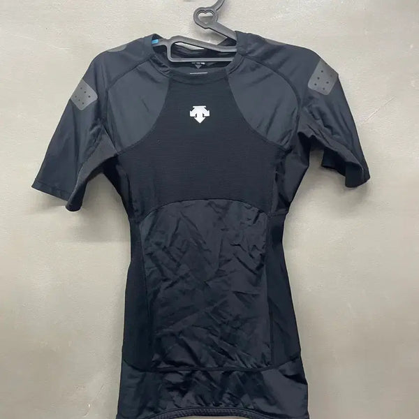 [BUNJANG] Descente Functional Short Sleeve T-Shirt Black Size 95 / 데상트 기능성 반팔티 블랙 95