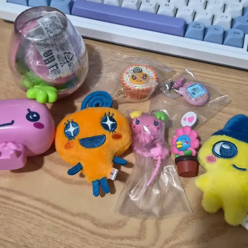 [BUNJANG] Tamagotchi Mametchi Flowerchi Figure Keychain / 다마고치 피규어 인형 키링 처분 마메치 플라워치