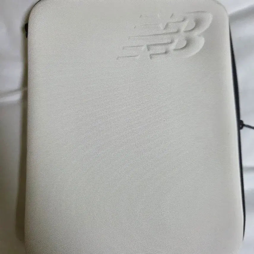 [BUNJANG] New Balance Pouch White / 뉴발란스 파우치 화이트