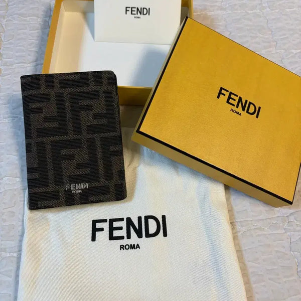 [BUNJANG] Fendi Women's Bi-Fold Wallet with Logo Pattern / 펜디 지갑
