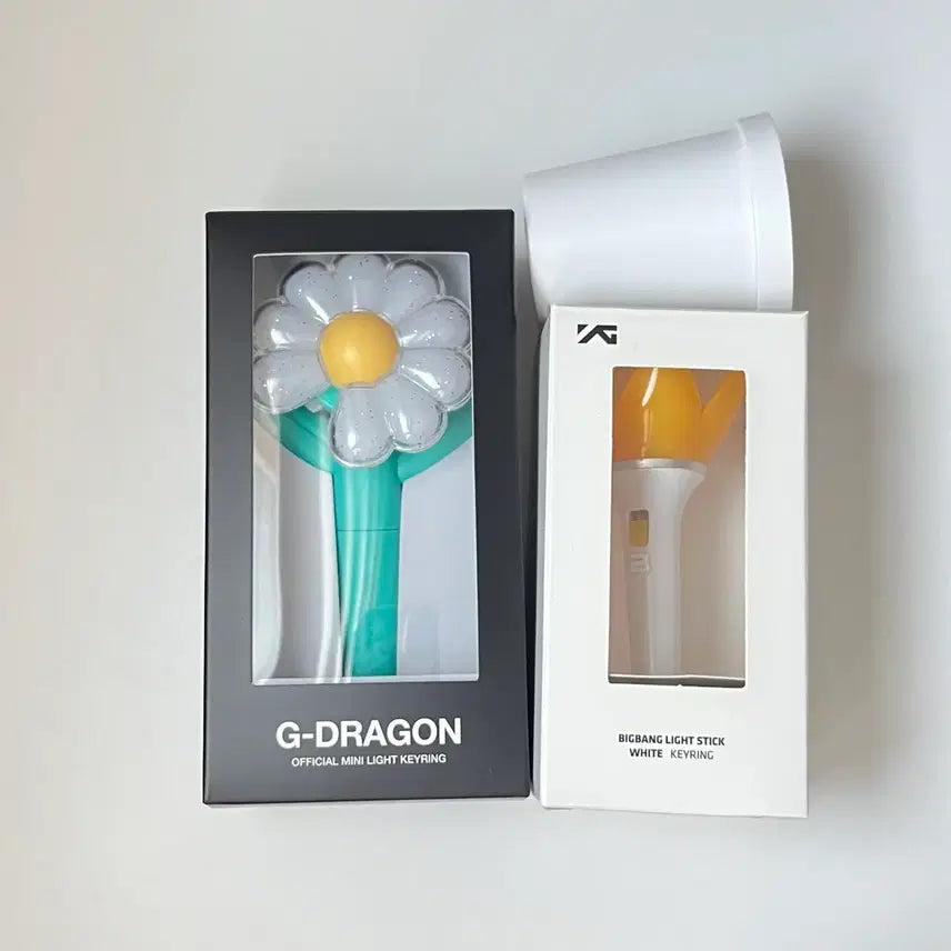 [BUNJANG] G-Dragon Daisy Keyring & BIGBANG Mini Bang Bong Keyring Bundle Set / 지드래곤 데이지 키링 & 빅뱅 미니 뱅봉 키링 일괄 판매합니다.
