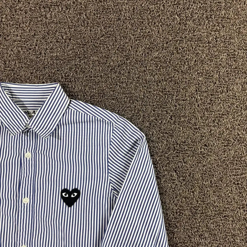 [BUNJANG] Comme des Garçons Navy Stripe Heart Appliqué Shirt / 꼼데가르송 네이비 스트라이프 하트와펜 셔츠