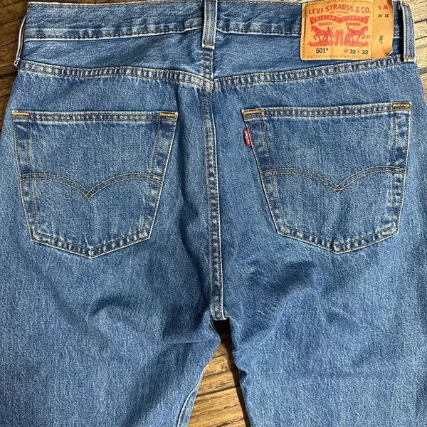 [BUNJANG] Levi's 501 Button Fly Light Wash Straight Denim Pants W32 L32 / 리바이스 501 버튼플라이 연청 스트레이트 데님 팬츠 W32 L32 이집트제
