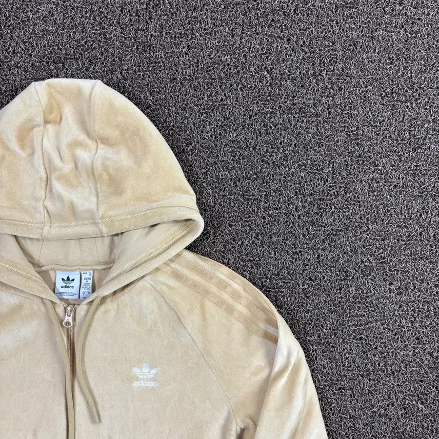 [BUNJANG] Adidas Velour Cropped Hoodie Zip-Up / 아디다스 크롭 벨루어 후드집업