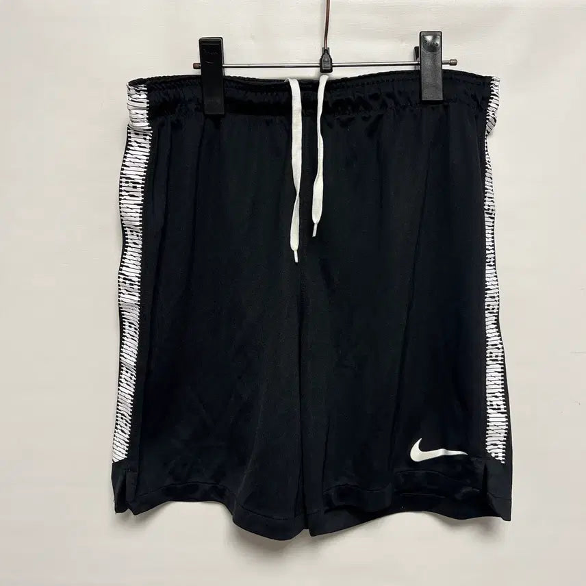 [BUNJANG] Nike Swoosh Dri-FIT Squad Sideline Black Shorts XL / [정품/XL] 나이키 스우시 드라이핏 스쿼드 사이드라인 블랙 반바지 숏팬츠