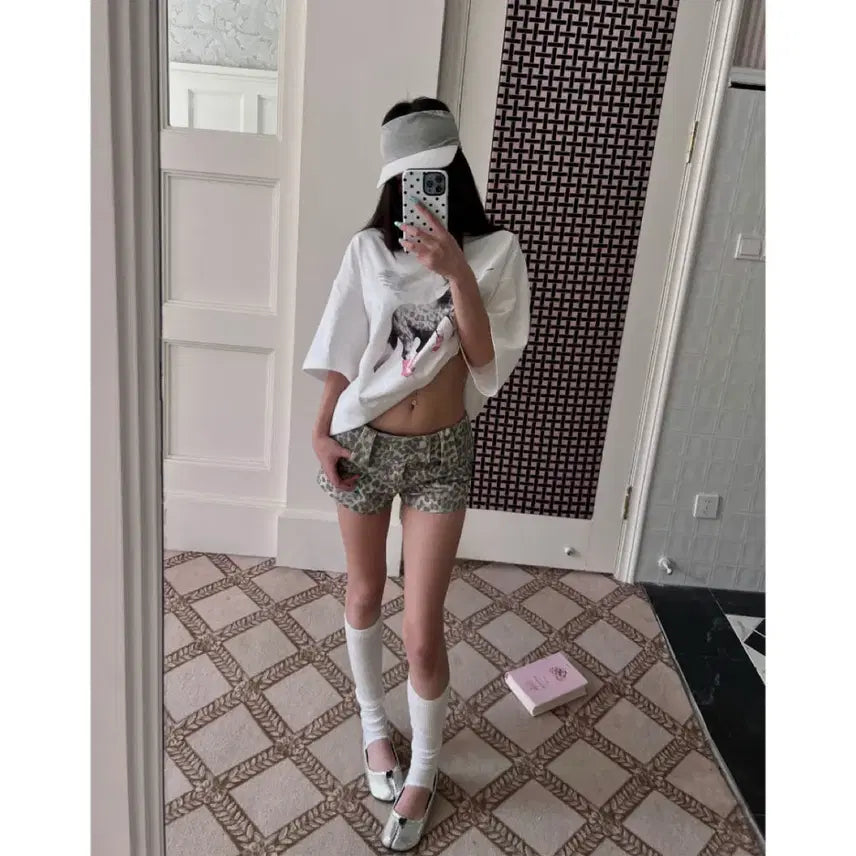 [BUNJANG] HYTEMOLY Leopard Low-Waist Slimming Hot Pants with Metal Buckle Detail / HYTEMOLY 팬츠 반바지메탈 버클 장식 레오파드 로우웨이스트 슬리밍 핫팬츠