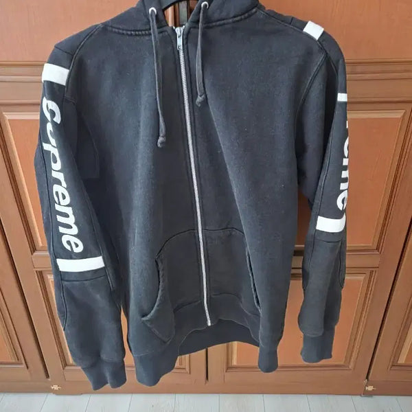 [BUNJANG] Supreme Logo Hooded Zip-Up Jacket / 슈프림 Supreme 후드집업 판매
