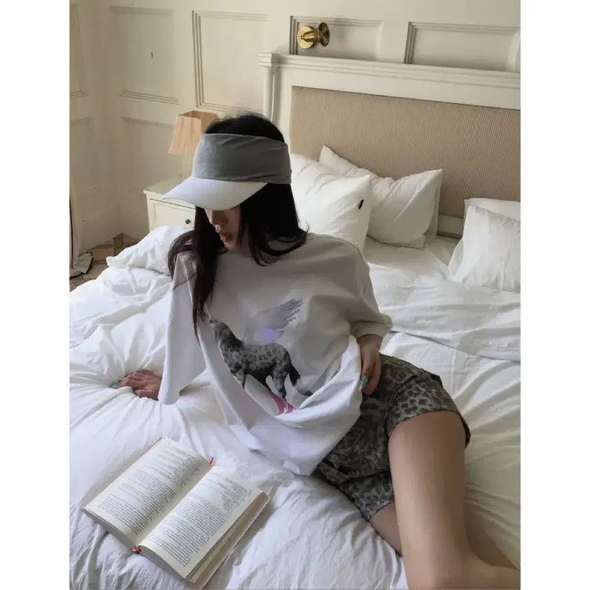 [BUNJANG] HYTEMOLY Unicorn Print Drop Shoulder Mid-Sleeve Oversized T-Shirt / HYTEMOLY 티셔츠 반팔 유니콘 프린트 드롭숄더 미드슬리브 오버사이즈 반팔티