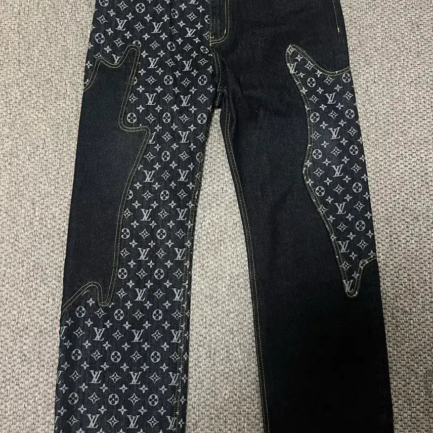 [BUNJANG] Louis Vuitton NIGO Monogram Denim Pants / st루이비통 니고 모노그램 데님