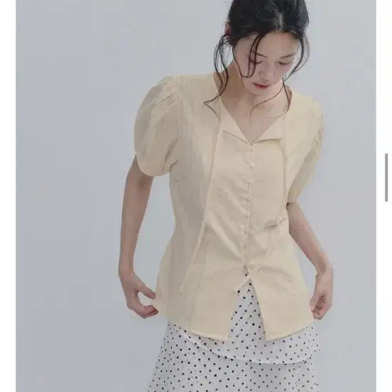 [BUNJANG] TRIAN Yellow Ribbon Button Round Blouse / (새제품) 트리안 옐로우 리본 버튼 라운드 블라우스