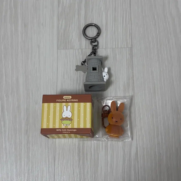 [BUNJANG] Miffy Store Miffy Cafe Limited Edition Keyring (2 Types: Cheomseongdae, Peanut Bread) / 경주 미피스토어 미피카페 한정판 키링 2종 (첨성대, 땅콩빵 미피)